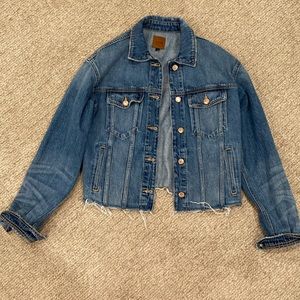 Joe’s Jeans Dyanna Denim Jacket. Size Small. Excellent Condition. Medium Wash